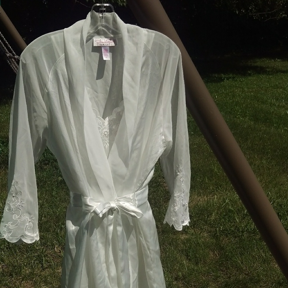 Oscar de la Renta Pink Label Nightgown + Robe Set